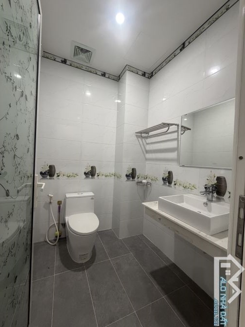 NHÀ 4 TẦNG MẶT TIỀN ĐƯỜNG 7,5M - CÁCH BIỂN CHỈ 50M - GẤPBÁN CHỈNHỈNH 8ty - 3
