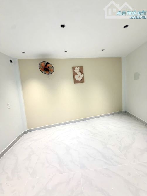 Nhà gần Tân Sơn Nhất hẻm 4,5M mà sổ quá xấu, 42m2, 3 PN, 4 cái toai lét, chỉ còn 1,66 tỷ - 6
