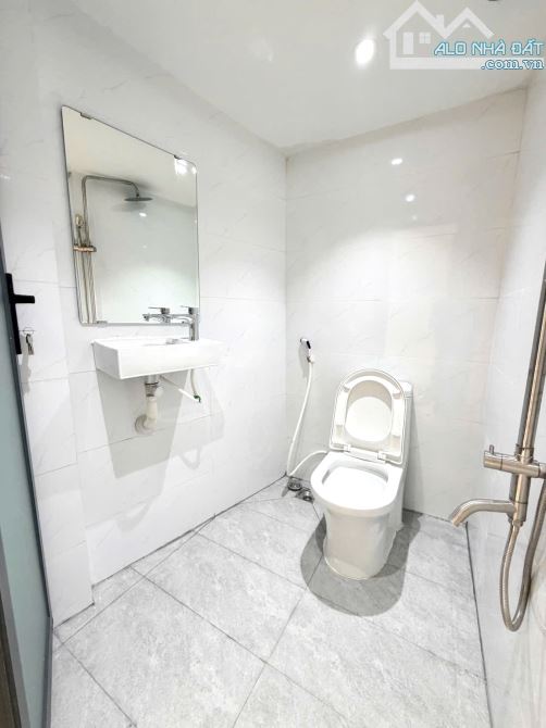 Nhà gần Tân Sơn Nhất hẻm 4,5M mà sổ quá xấu, 42m2, 3 PN, 4 cái toai lét, chỉ còn 1,66 tỷ - 7